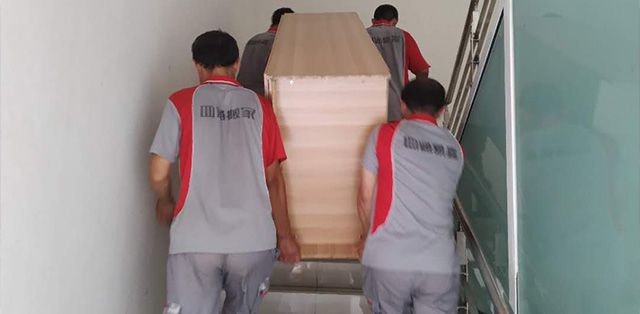 搬家的時(shí)候如何挪動(dòng)較沉的家具